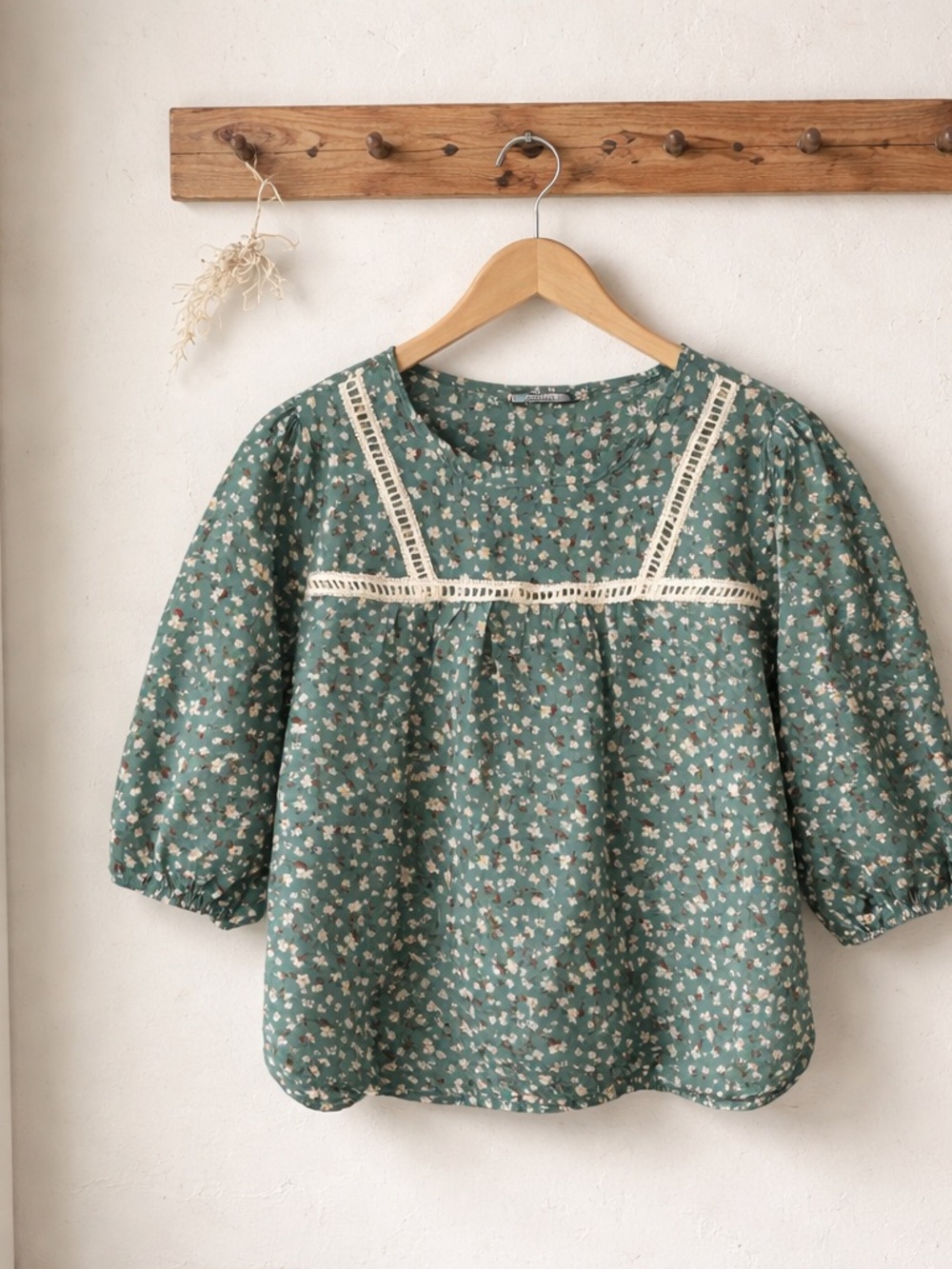 Women’s Green Floral Bubble Hem Peasant Top with Lace Trim Petite 1XL